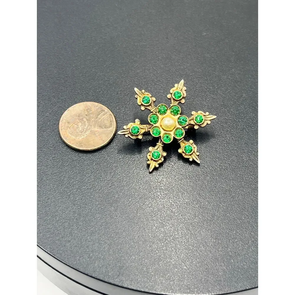 Vintage Emerald Green Prong Set 6‎ Pointed Faux Pearl Brooch Pin Gold Tone